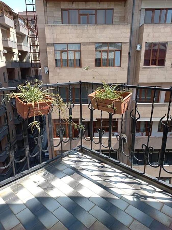 Loft Home In City Center Jereván Kültér fotó